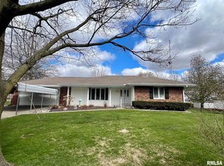 304 E Center St, Oakford, IL 62673