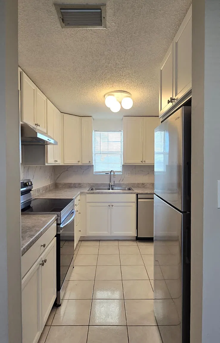 2 bed, 792 sqft, $1,425 — Photo 1