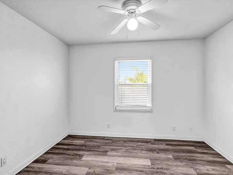 5860 - 5864 Mildred Street — Photo 37
