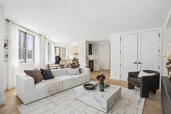 Living room, photo 5