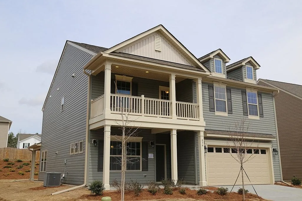 5 bed, 2719 sqft, $3,125 — Photo 2