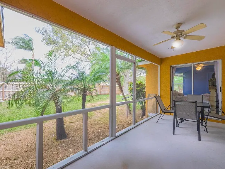 353 NW Ferris Dr — Photo 18