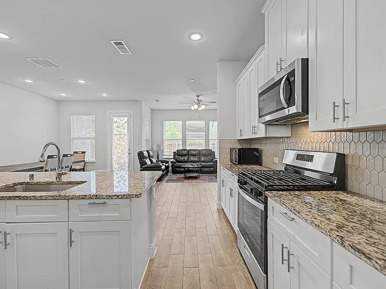 537 Hutchinson Ln — Photo 8