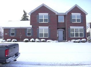 840 Glen Meadows Dr, South Lyon, MI 48178
