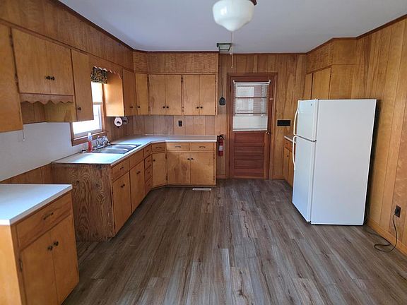 5th image of 743 Greasy Creek Rd