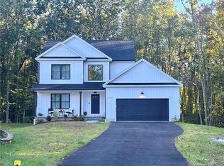 23 Oakland Ave, Farmington, CT 06032