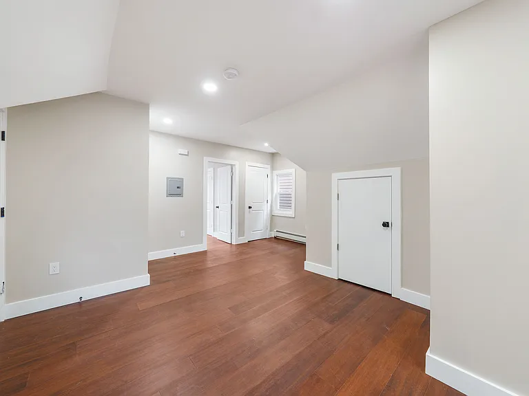 286 N 6th St #3 — Photo 6