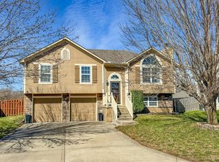 206 NW Michael Dr, Grain Valley, MO 64029