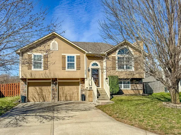 206 NW Michael Drive, Grain Valley, MO 64029