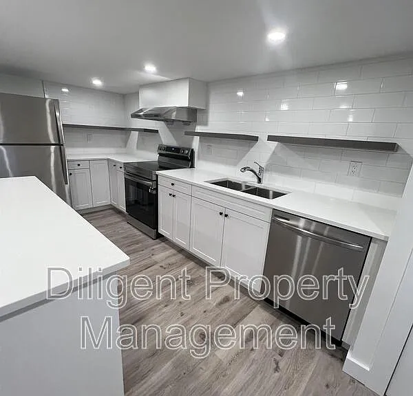 438 Bellevue St #LOWER — Photo 9