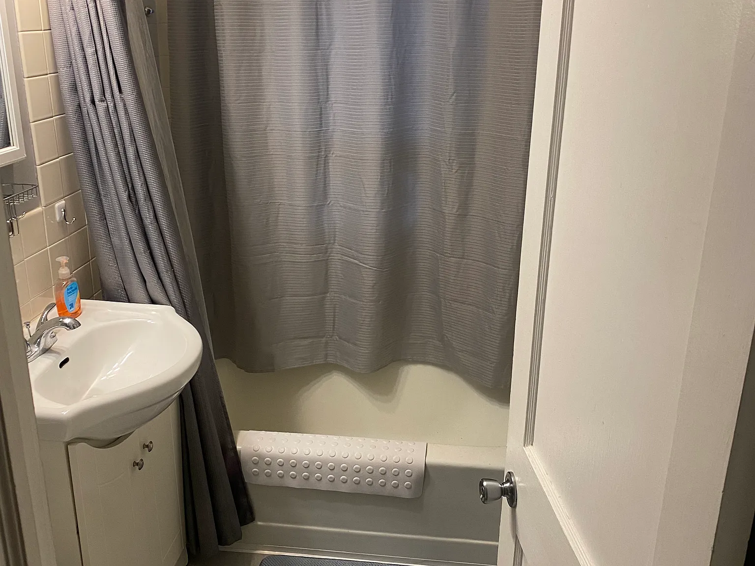 1 bed, 1825 sqft, $975 — Photo 3