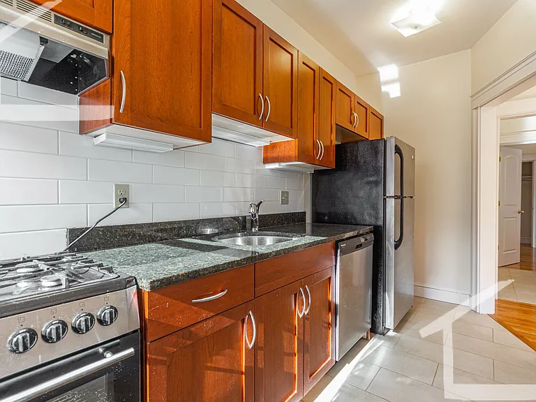 1337 Commonwealth Ave #4D — Photo 6