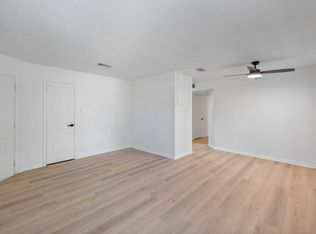700 Lyle West Ave #B, Cleveland, TX 77327