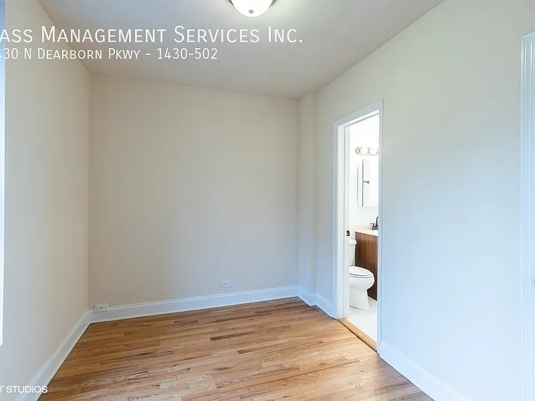 1430 N Dearborn Pkwy — Photo 101