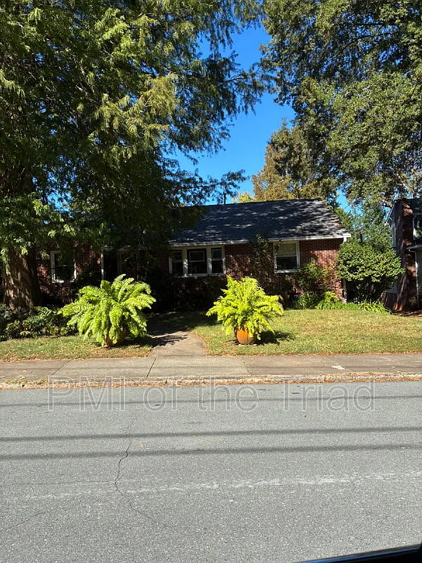 Studio, 1.0 bath, 600 sqft, $750 — Photo 1