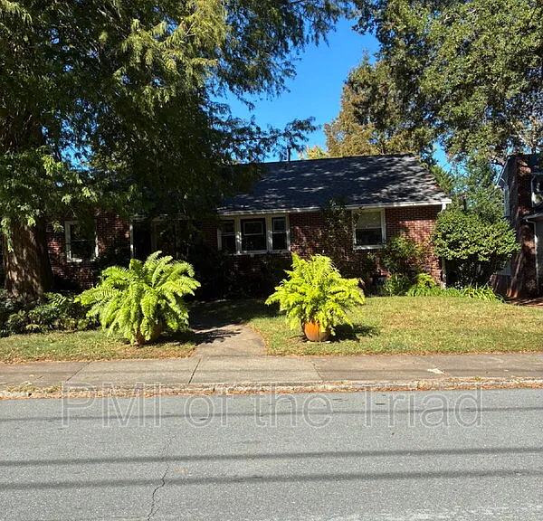 915 Carolina Ave #D — Photo 1