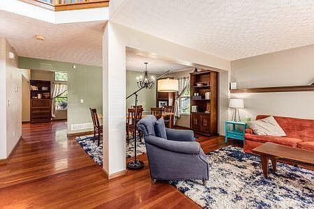 5th image of 928 Leaflock Ct