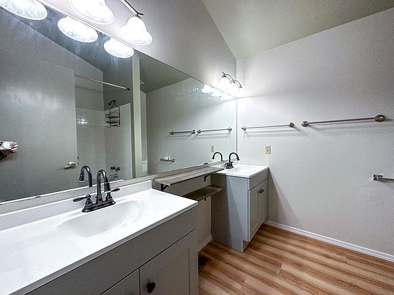 4th image of 7215 Brentford Dr