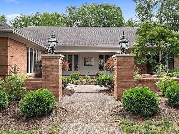 2nd image of 34 Muirfield Ln
