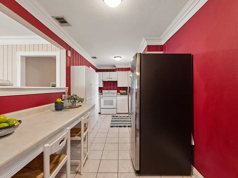 Kitchen - brand new refrigerator!