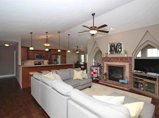 15 Forest Knoll Ct, Troy, IL 62294