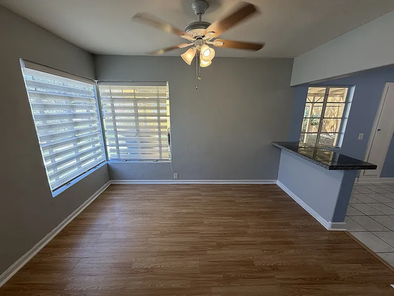 537 W Mariposa St — Photo 3