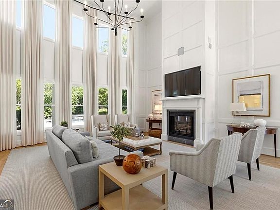 3rd image of 2085 Cambridge Ave