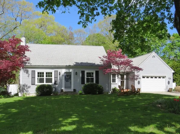 4 Marguerite Rd, Walpole, MA 02081