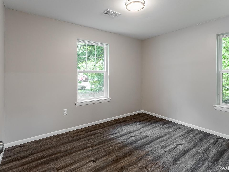 29093 List St, photo 16