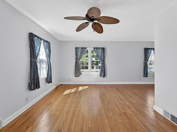 4th image of 1402 Farragut Street