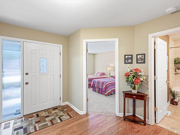5th image of 66 Royal Ln