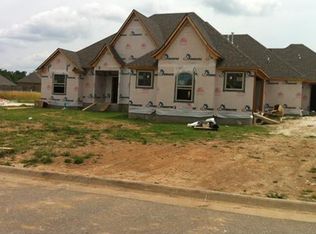 386 Powderhorn Dr, Fayetteville, AR 72704