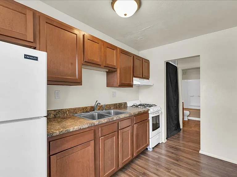 2213 Peirce Ave — Photo 16