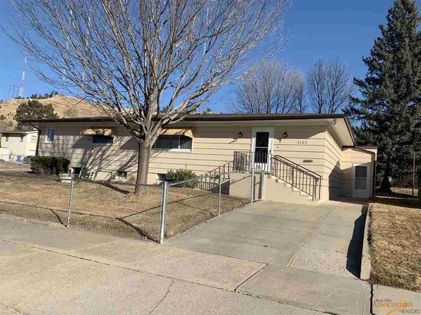 2102 Cruz Dr, Rapid City, SD 57702