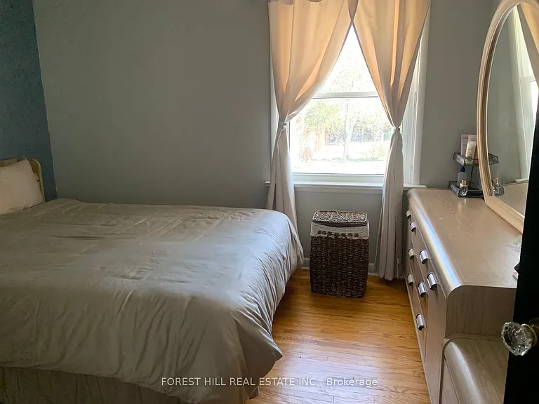 292 Griffith St — Photo 15