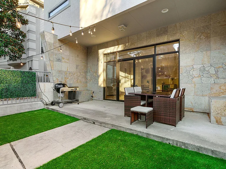 208 Detering St — Photo 15