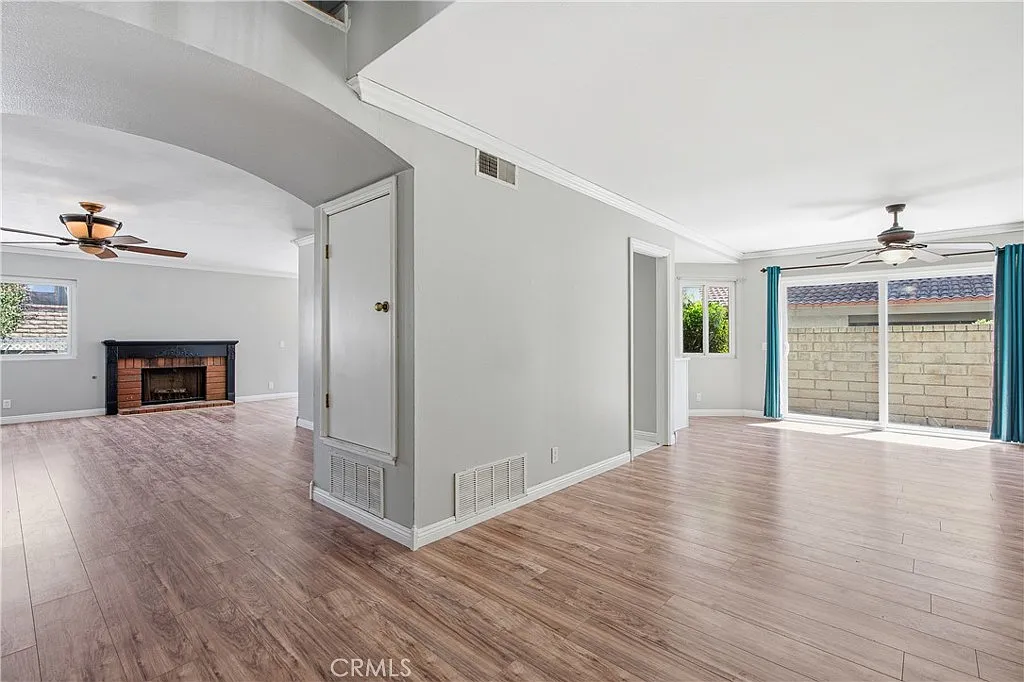 4 bed, 2.5 bath, 2103 sqft, $4,250 — Photo 4