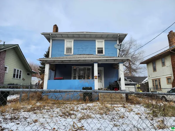 915 20th St, Sioux City, IA 51104
