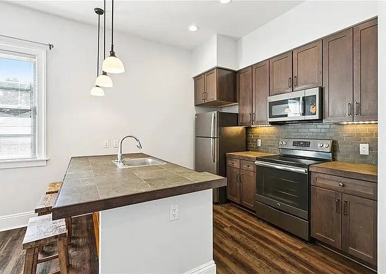 6204 S Rocheblave St #B — Photo 5