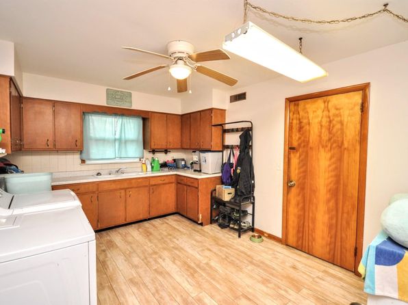 212 Coffee Dr, La Center, KY 42056