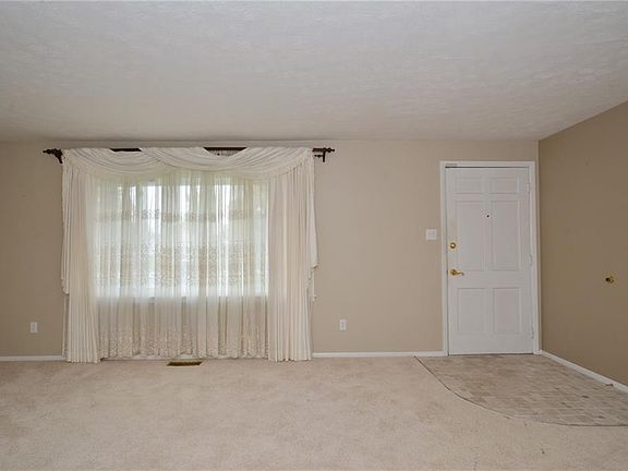 4th image of 7115 Fairwood Dr