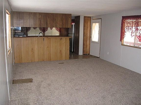 4th image of 207 Harbor View Ct
