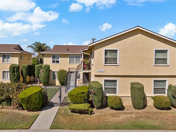 5th image of 20553 Vanowen St #5