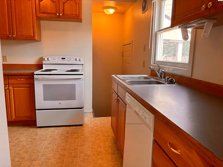 316 Casey Ave — Photo 2