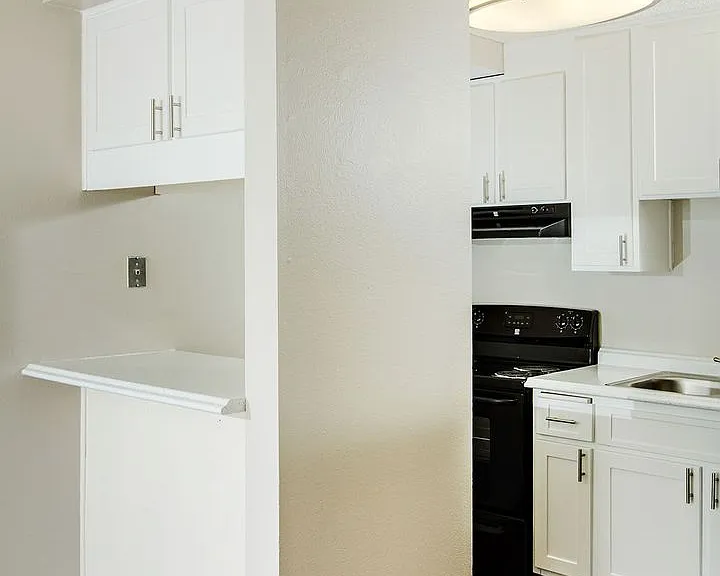 Surfcaster Apartments — Photo 47