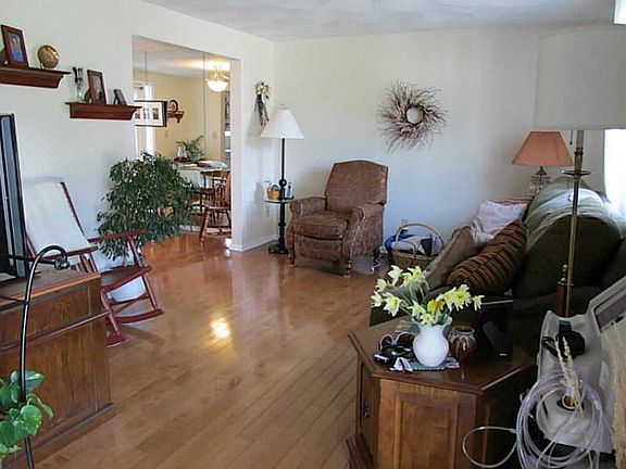 2nd image of 45 Lamplight Dr