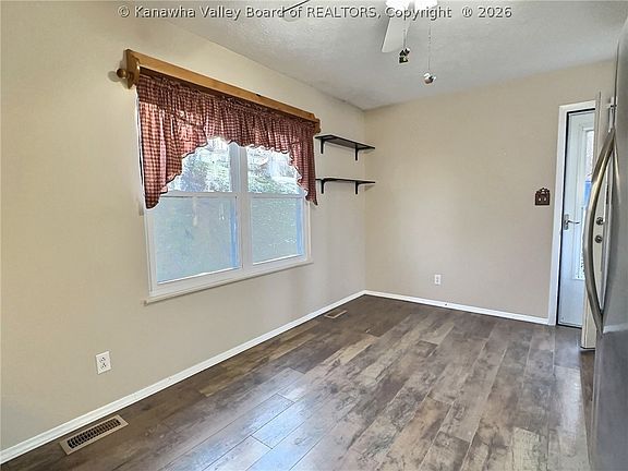 5th image of 322 Grandview Dr