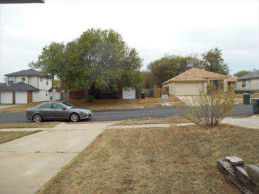 3rd image of 2301 Cactus Dr