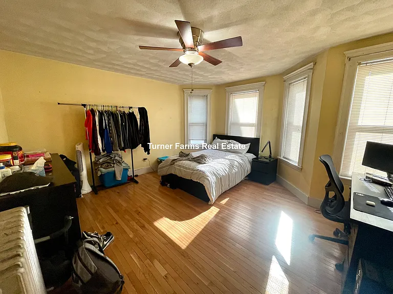 221 Holland St #2R — Photo 2