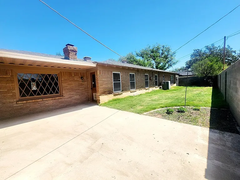 2305 Country Club Dr — Photo 29